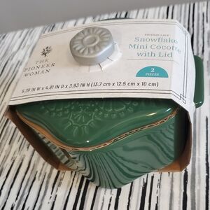 The Pioneer Woman Snowflake Green Mini Cocotte with Lid